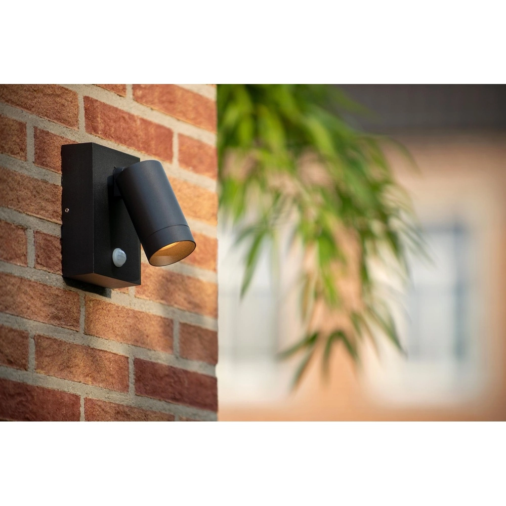Wandspot Taylor IP54 met sensor zwart Lucide 5411212092694