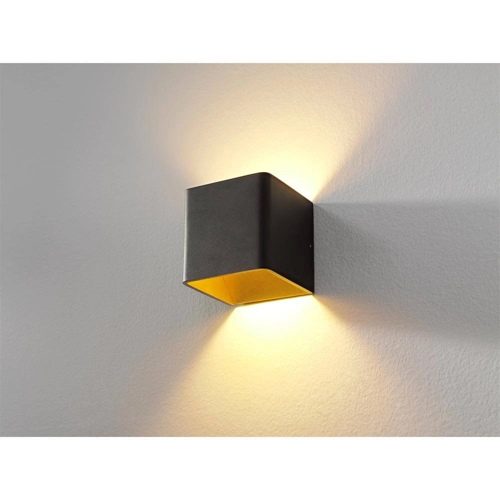 Vierkante wandlamp Fulda zwart met goud