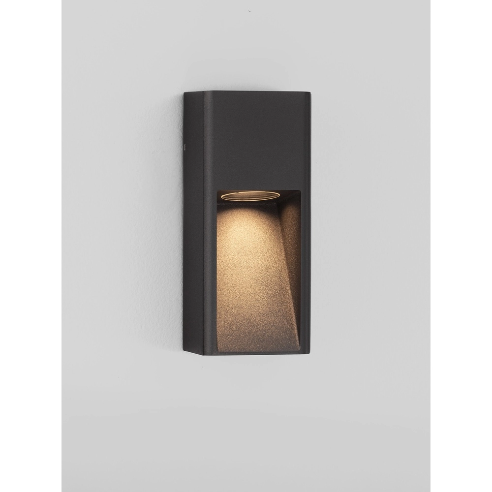 Strakke wandlamp Mazu zwart Lyora 5212063504356