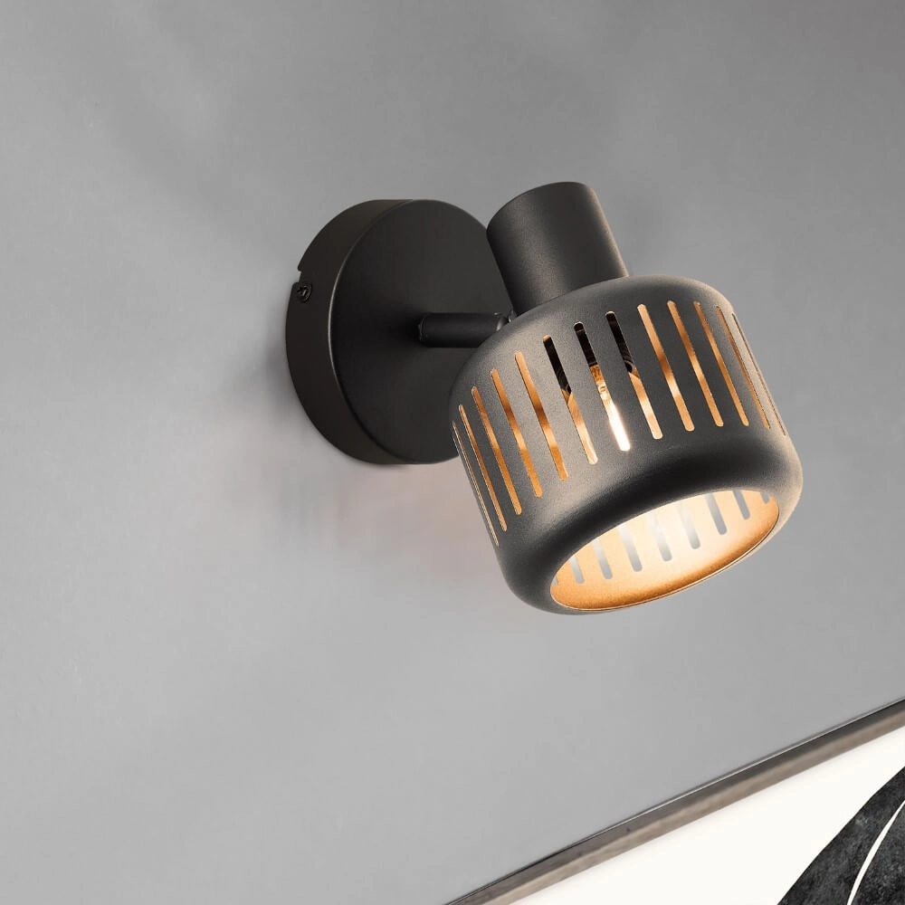 Zwarte wandlamp Tyas zwart met goud Brilliant 4004353424311