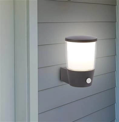 Muurlamp Tucson met bewegingssensor Searchlight 5053423091846