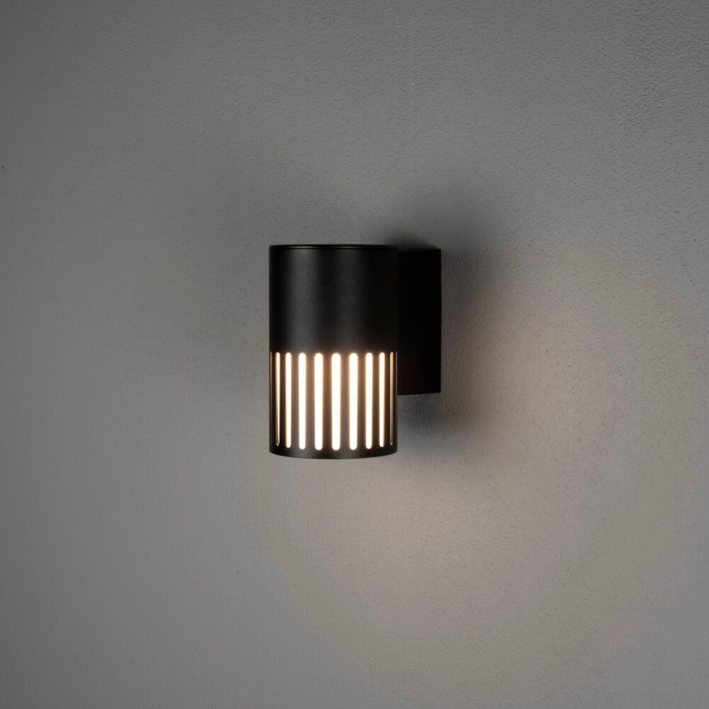 Design wandlamp Pistoia zwart met wit glas