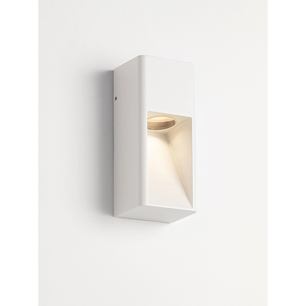Strakke wandlamp Mazu wit Lyora 5212063504370