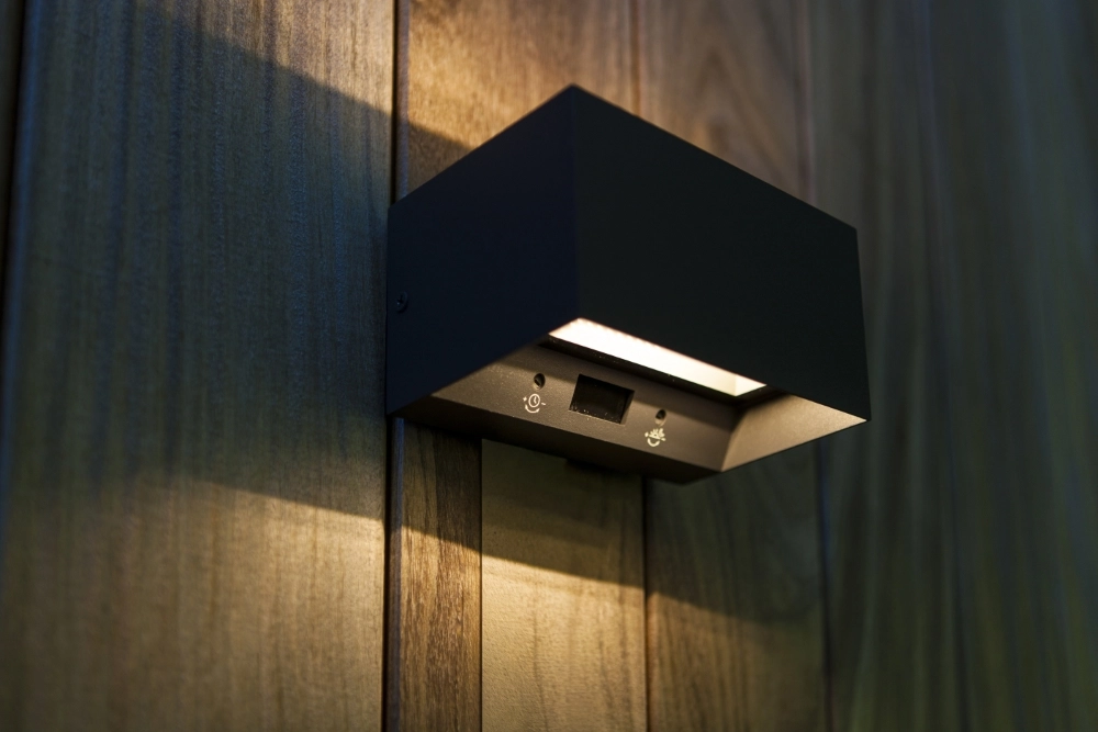 Strakke wandlamp Gemini grijs met sensor Lutec 6939412018171