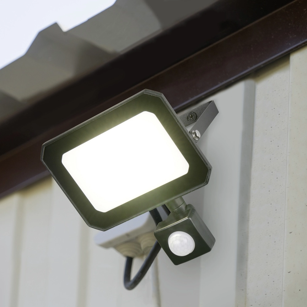 Wandlamp Funchal zwart 20W met sensor Trio 4017807648089