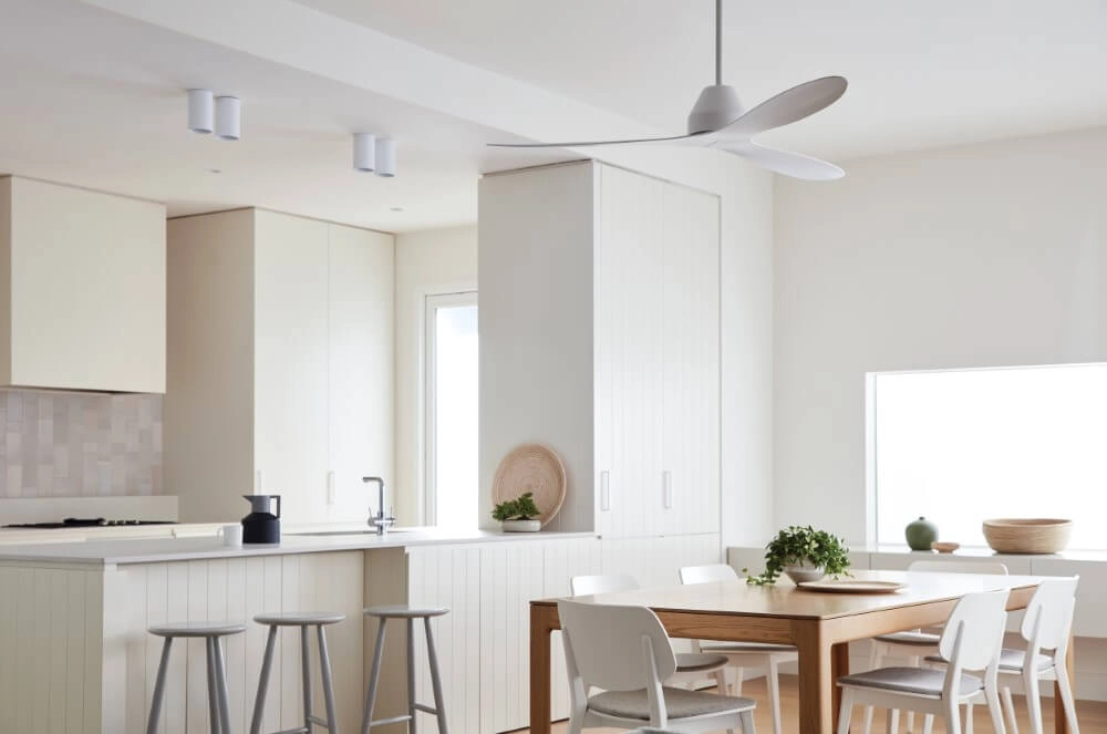 Plafondventilator wit zonder lamp Whitehaven Ø 143cm IP55 Beacon 9333509136439