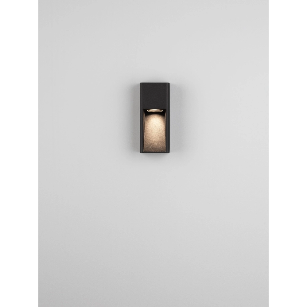 Strakke wandlamp Mazu zwart Lyora 5212063504356