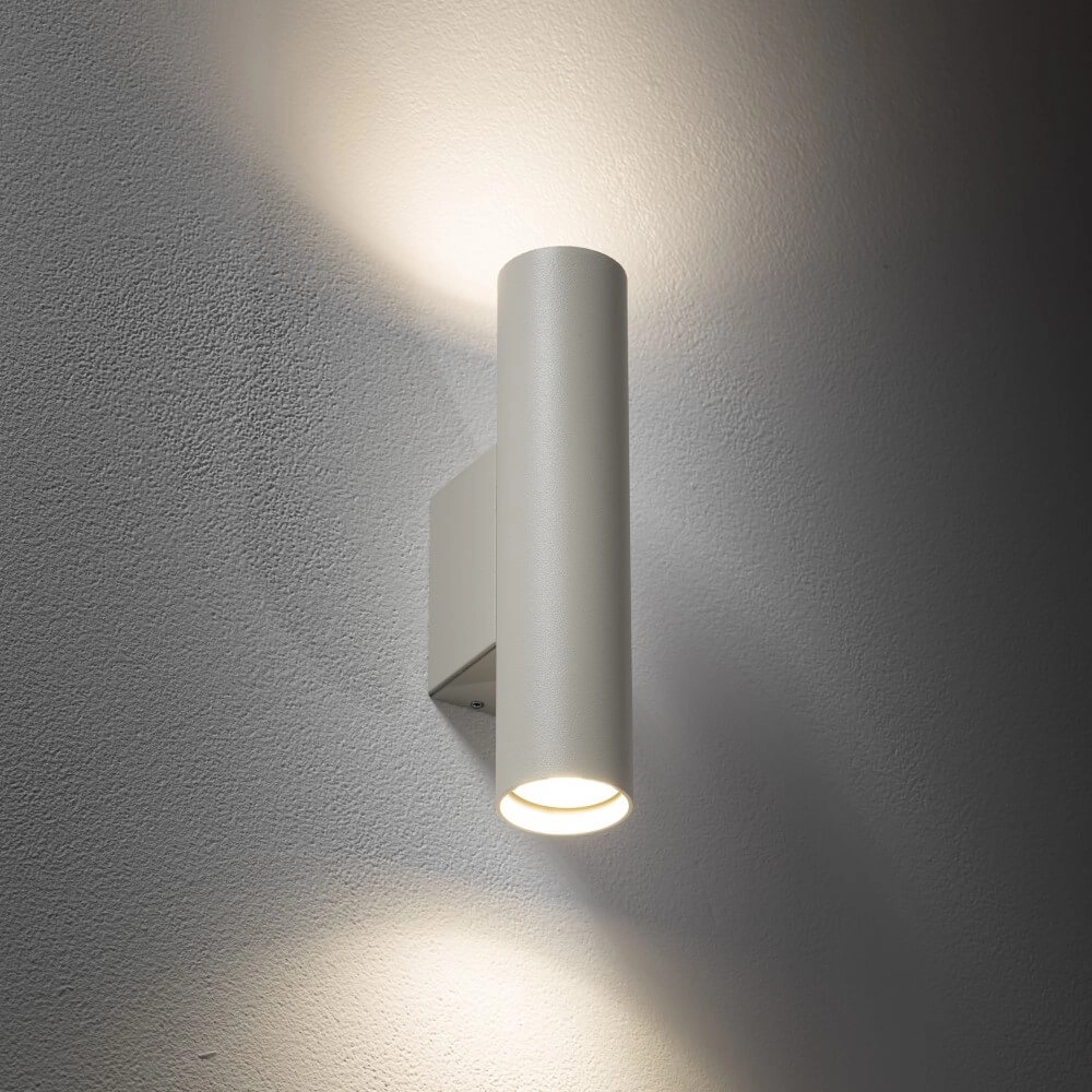 Lichtgrijze wandspot Fourty M up & down Lyora 5903139108904