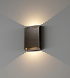 Wandlamp Diaz tegen witte wand up & downlighter