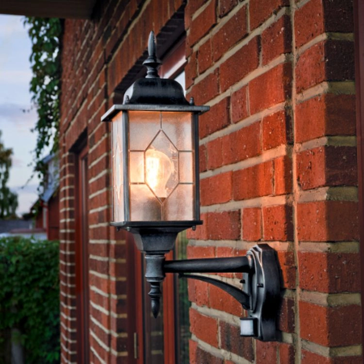 Schriklamp Milano Met bewegingssensor KonstSmide 7318302687595