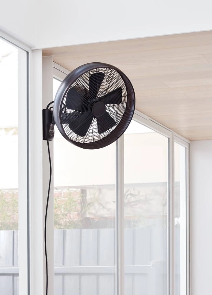 Zwarte wandventilator Breeze Wall Fan Ø 46cm Beacon 9333509138150