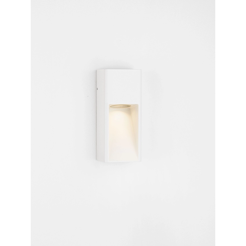 Strakke wandlamp Mazu wit Lyora 5212063504370