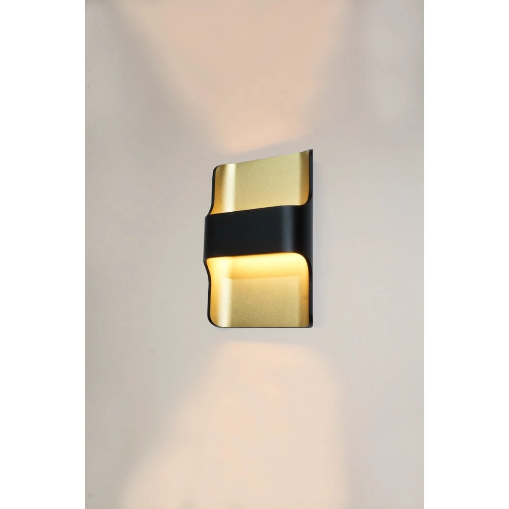 Wandlamp design Dallas zwart met goud Artdelight 8719831737994