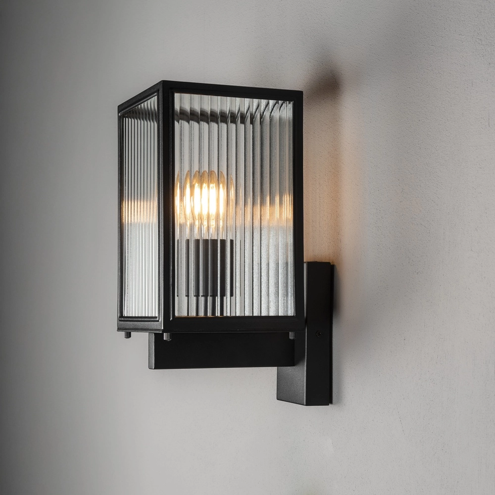 Wandlamp Carpi zwart met ribbel glas KonstSmide 7318300030485