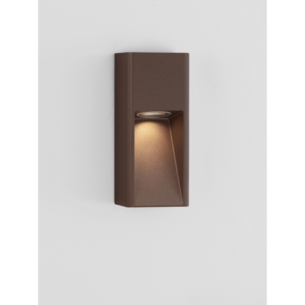 Strakke wandlamp Mazu roestbruin Lyora 5212063504363
