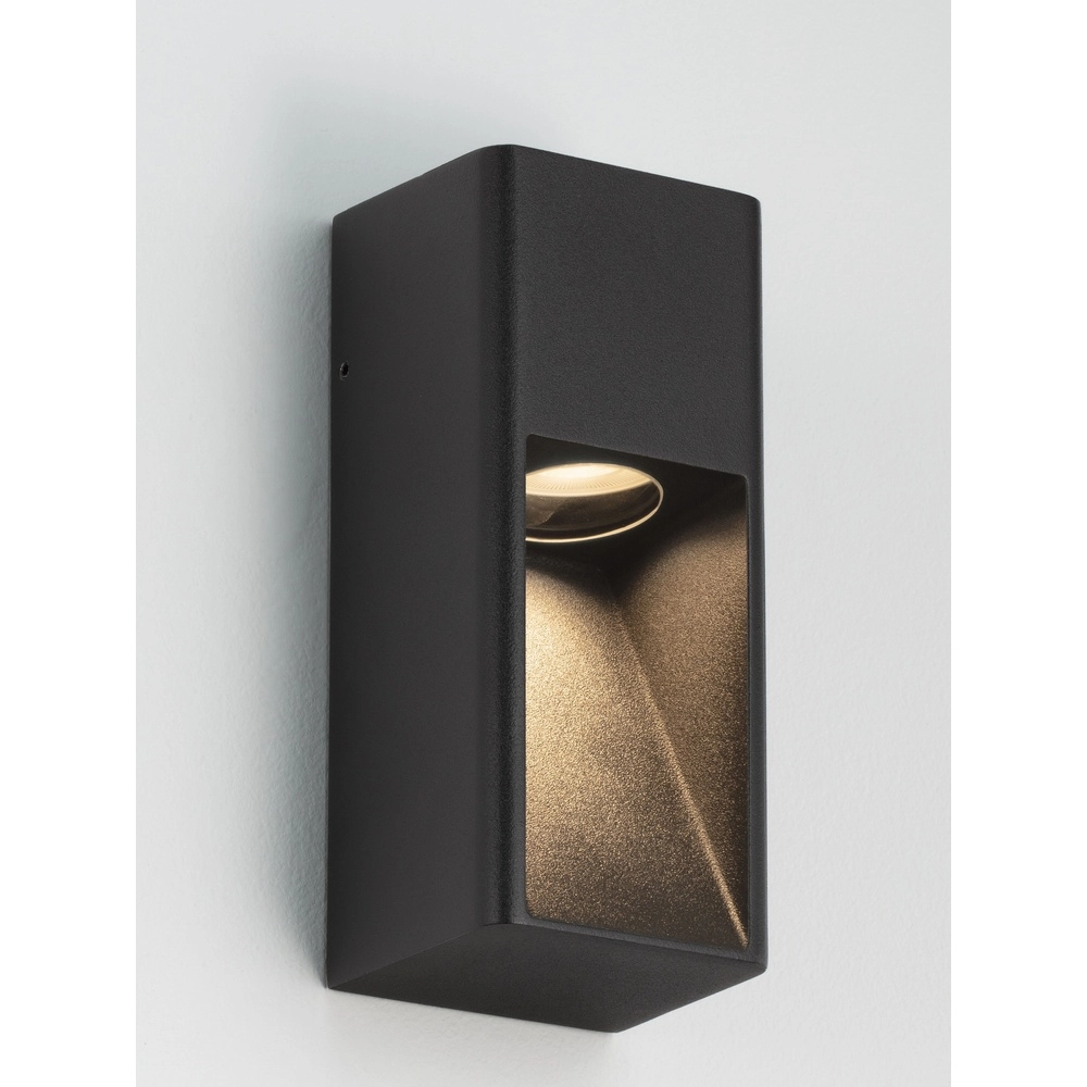 Strakke wandlamp Mazu zwart Lyora 5212063504356