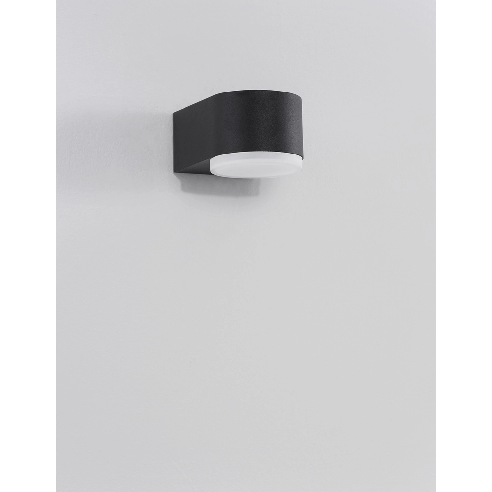 Strakke wandlamp Nus zwart enkel Lyora 5212017425942