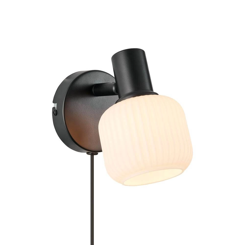 Zwarte wandlamp Milford met wit