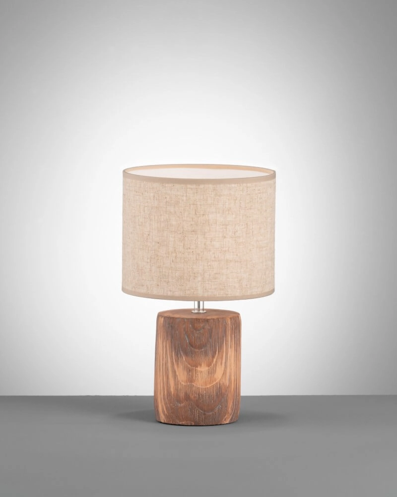 Houten schemerlamp Malik met zandkleur kap