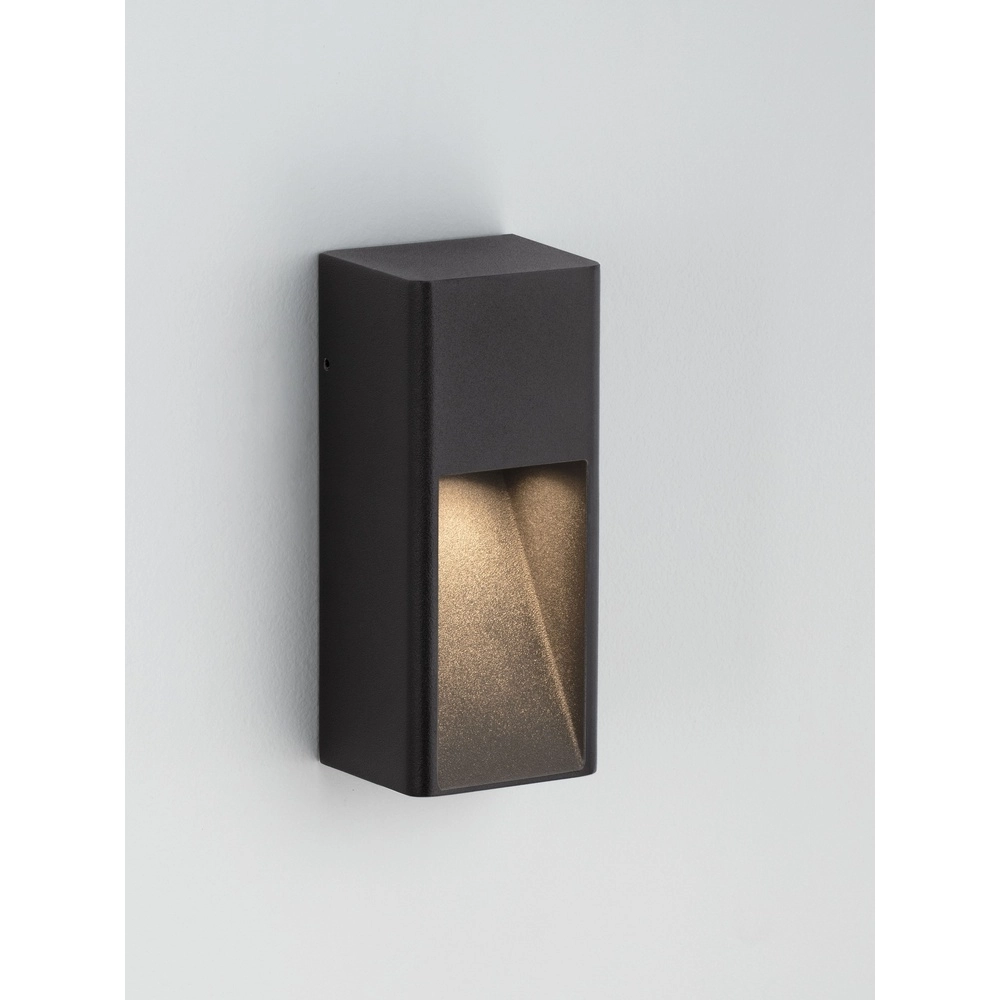 Strakke wandlamp Mazu zwart Lyora 5212063504356