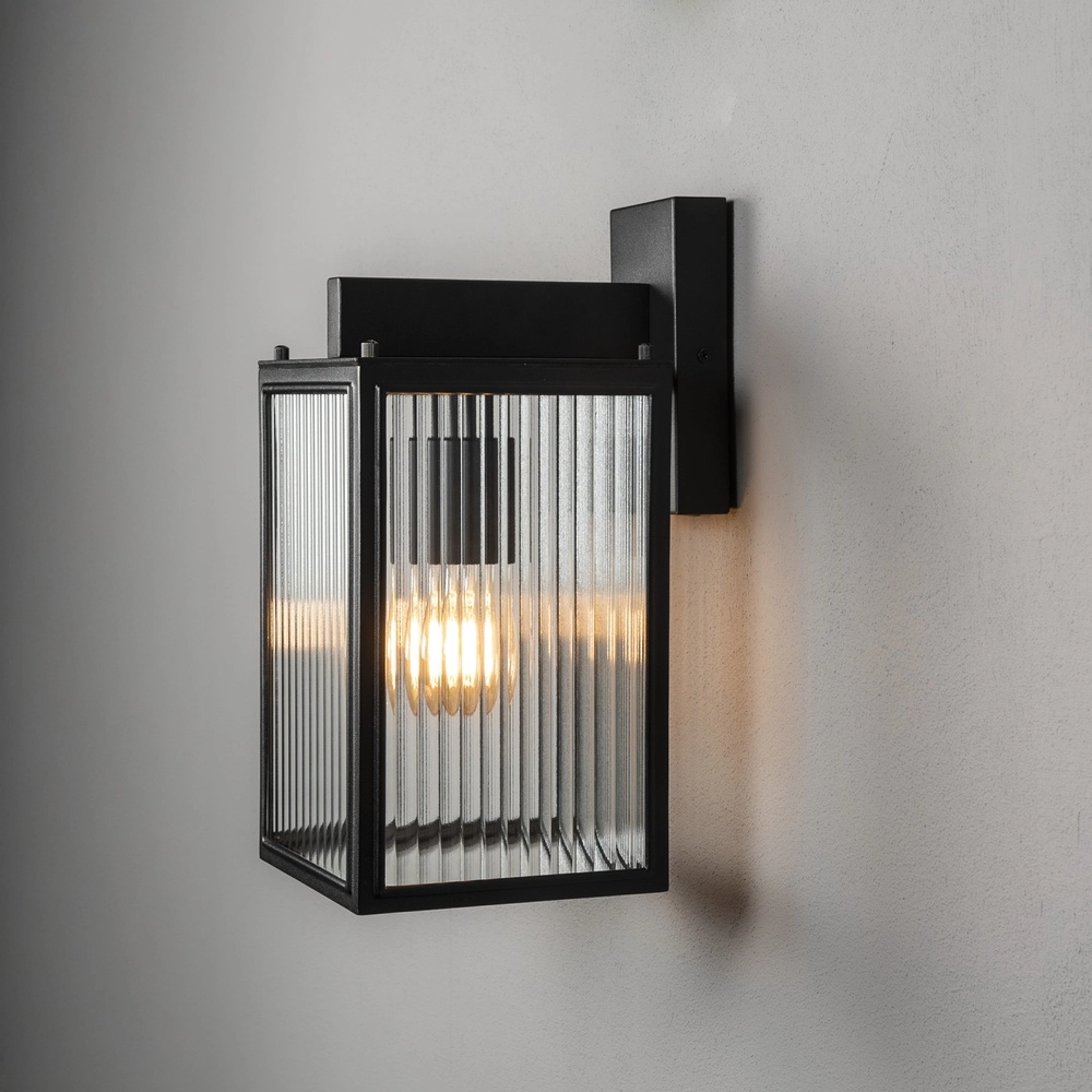 Wandlamp Carpi zwart met ribbel glas KonstSmide 7318300030485
