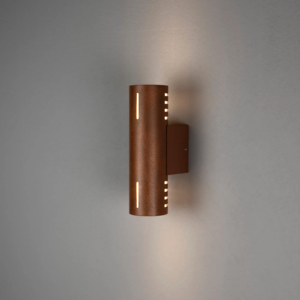 Design wandlamp Cuneo roestbruin met wit glas