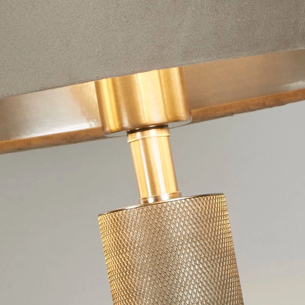 Gouden tafellamp London met crème kap Searchlight 5053423248424