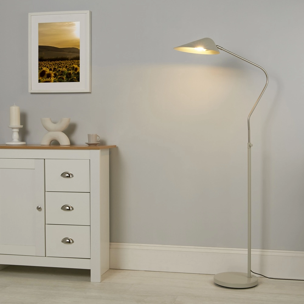 Vloerlamp Swan chroom met wit Searchlight 5053423310589
