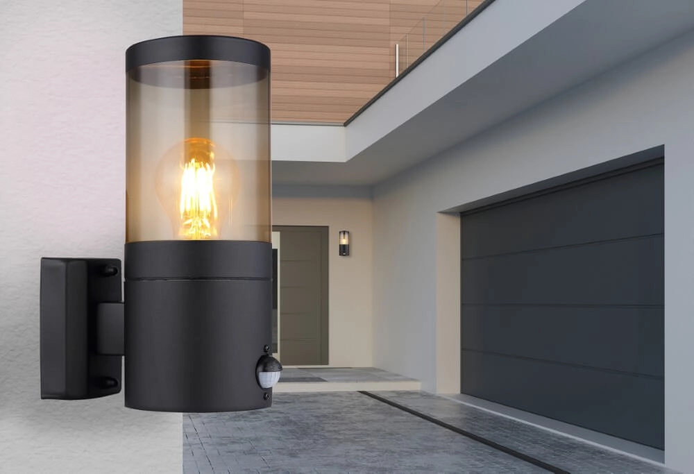 Black outdoor lamp Xeloo with sensor Globo 9007371432288