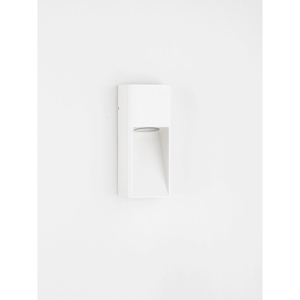 Strakke wandlamp Mazu wit Lyora 5212063504370