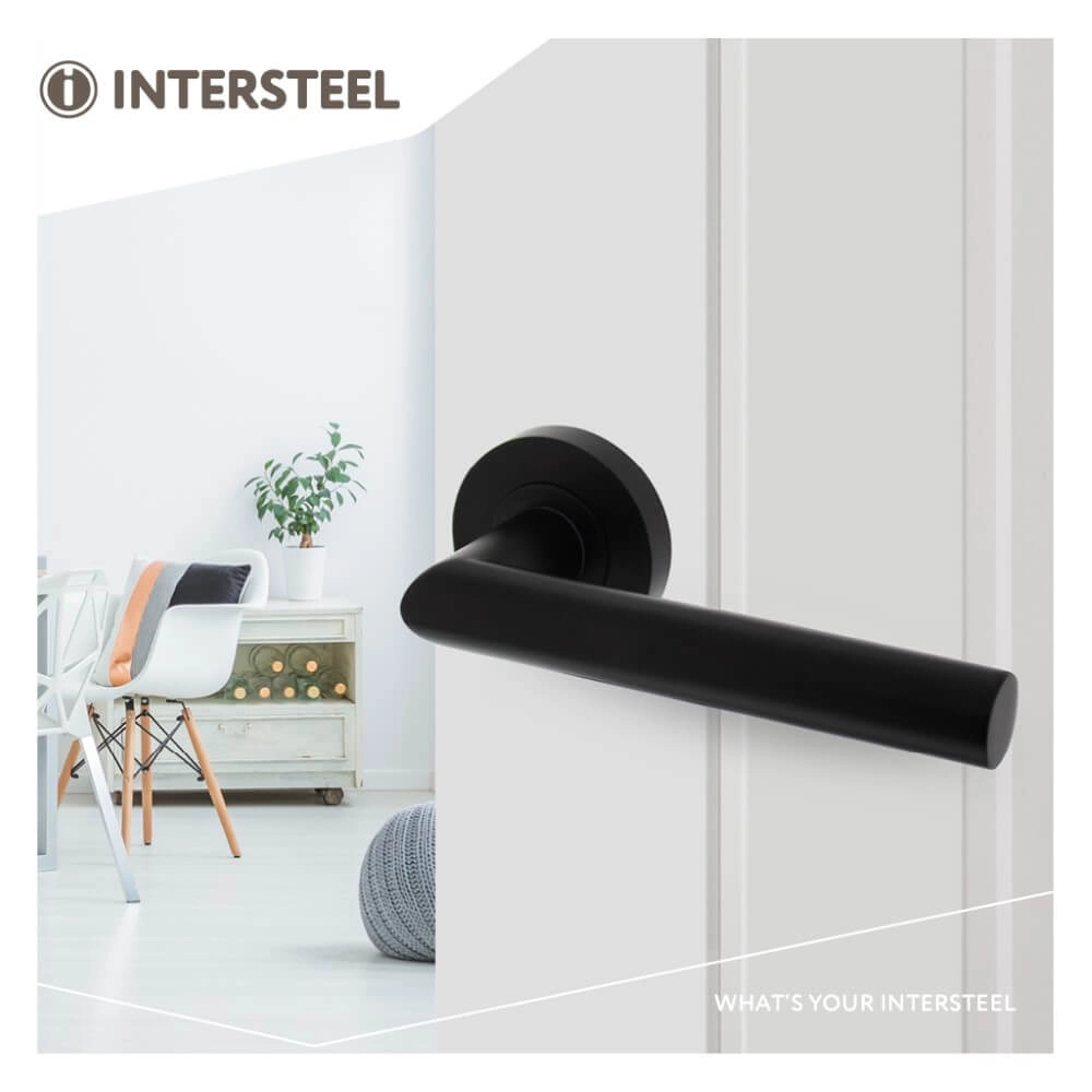 Strakke deurklink Bastian op rozet zwart Intersteel 8714186470626