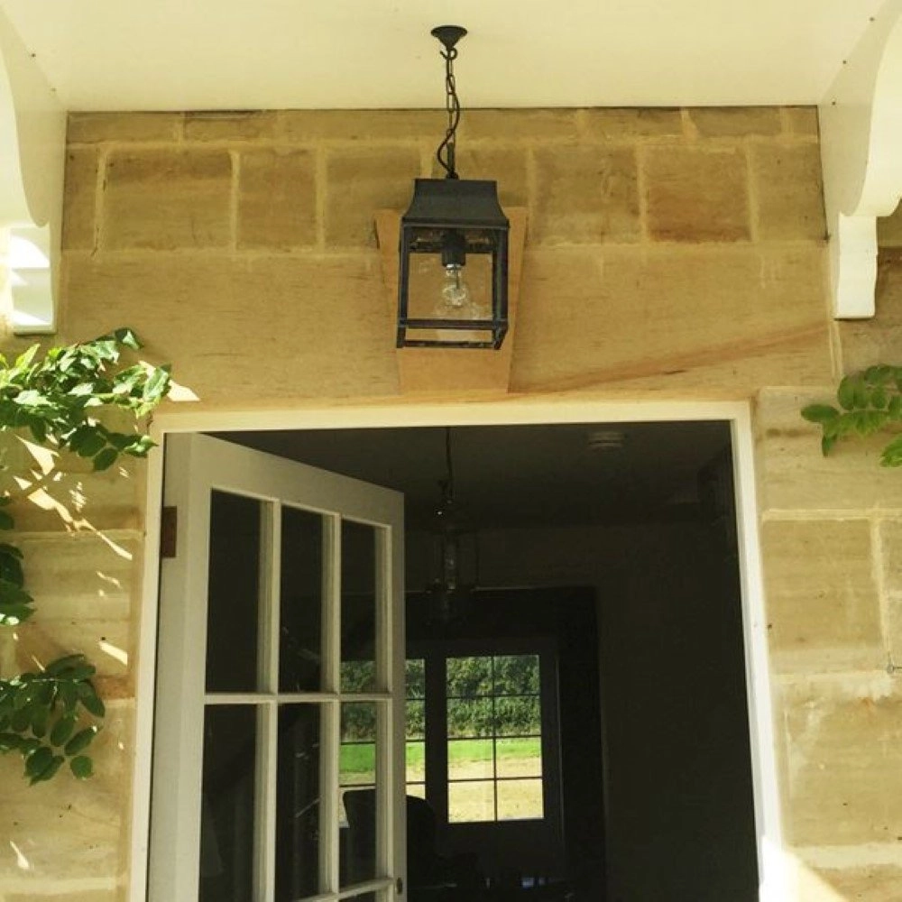 Landelijke muurlamp Strathmore M gepoetst goud (PBUL) Limehouse
